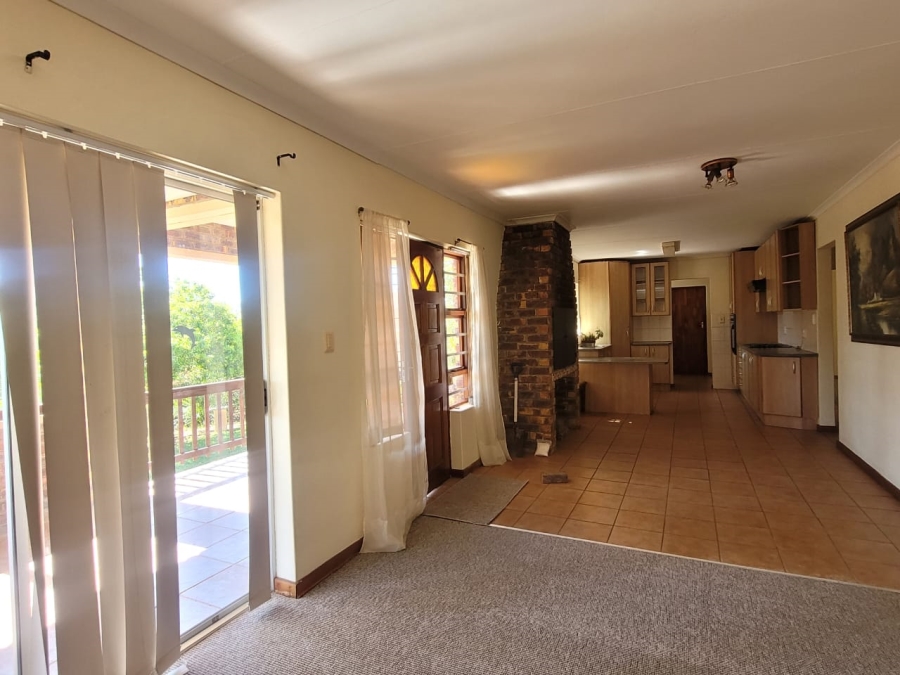 To Let 4 Bedroom Property for Rent in Wavecrest Eastern Cape